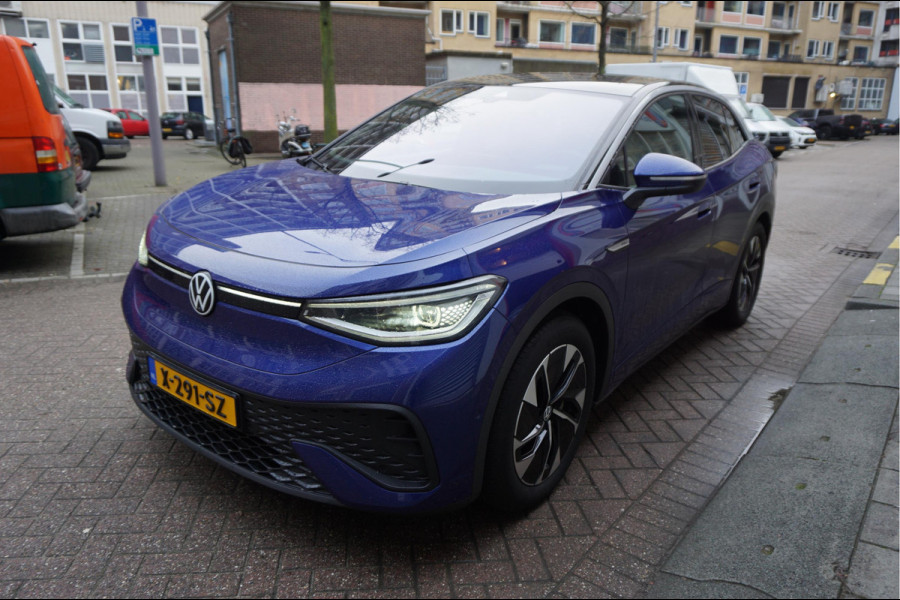 Volkswagen ID.5 Pro 77 kWh | 94%SOH | Panoramadak | MATRIX | Leer | 360 camera | Adaptieve cruise + lane departure met stuurcorrectie | Dakspoiler | Apple Carplay | Key Less Entry/ Go | Sfeerverlichting