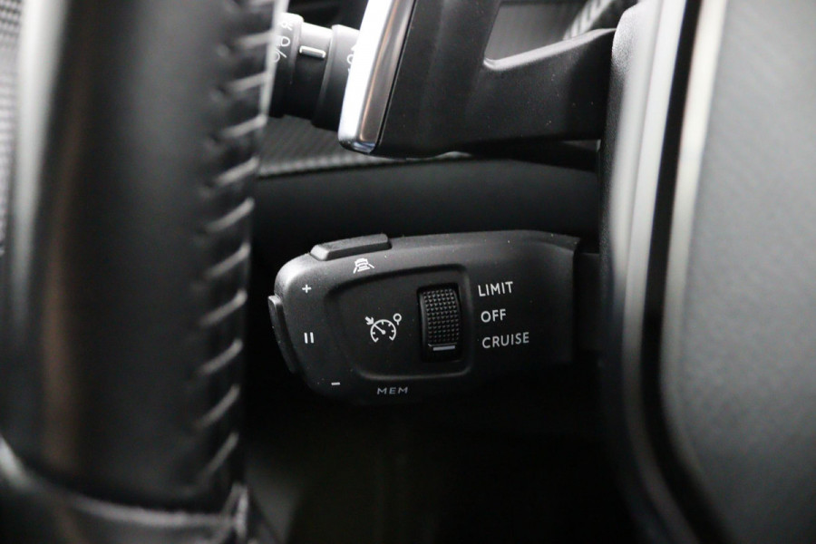 Peugeot 208 1.2 Allure*AUTOM*ACC*LANE-ASS*NAVI*CAM*CARPLAY*