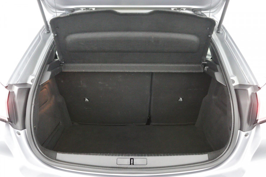 Peugeot 208 1.2 Allure*AUTOM*ACC*LANE-ASS*NAVI*CAM*CARPLAY*