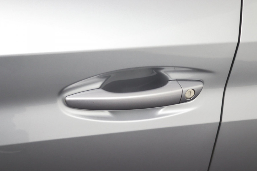 Peugeot 208 1.2 Allure*AUTOM*ACC*LANE-ASS*NAVI*CAM*CARPLAY*