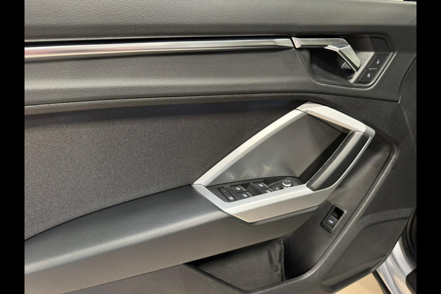 Audi Q3 35 TFSI 150PK Pro Line, S-Tronic, Virtual, Matrix, Apple Carplay, ACC, Blind Spot, Trekhaak, Voll Led, Voll Onderhouden