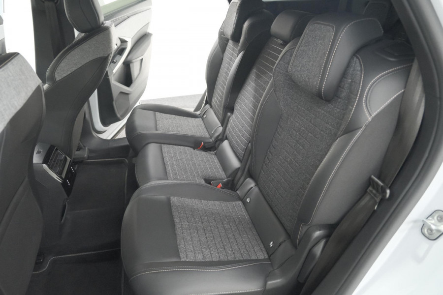 Peugeot 5008 Hybrid 136 e-DCS6 Allure | 7 Zitplaatsen | Camera | Stoelverwarming | Panoramic Navigation pack