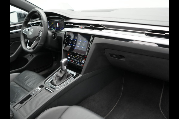 Volkswagen Arteon Shooting Brake 1.4 TSI eHybrid R-Line Business+ Plug In Hybrid 218pk Dealer O.H PHEV | Panodak | Trekhaak af Fabriek | Adaptive Cruise |  Lederen Sportstoelen Massage & Memory | 360 Camera | Head Up | Stuurverwarming | Virtual | BLIS |