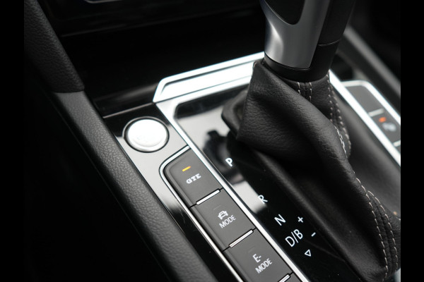 Volkswagen Arteon Shooting Brake 1.4 TSI eHybrid R-Line Business+ Plug In Hybrid 218pk Dealer O.H PHEV | Panodak | Trekhaak af Fabriek | Adaptive Cruise |  Lederen Sportstoelen Massage & Memory | 360 Camera | Head Up | Stuurverwarming | Virtual | BLIS |