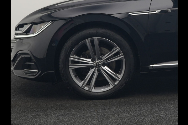 Volkswagen Arteon Shooting Brake 1.4 TSI eHybrid R-Line Business+ Plug In Hybrid 218pk Dealer O.H PHEV | Panodak | Trekhaak af Fabriek | Adaptive Cruise |  Lederen Sportstoelen Massage & Memory | 360 Camera | Head Up | Stuurverwarming | Virtual | BLIS |