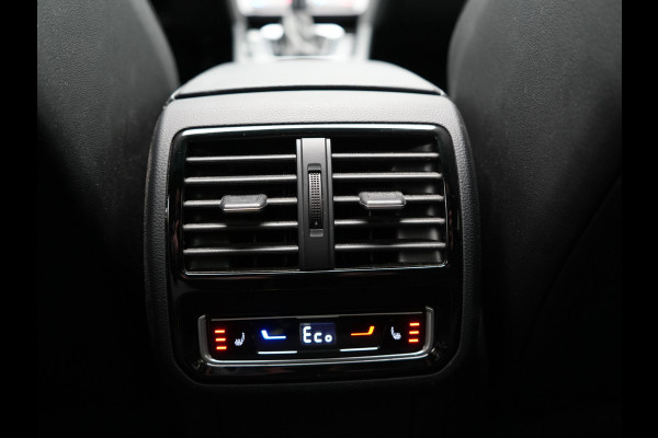 Volkswagen Arteon Shooting Brake 1.4 TSI eHybrid R-Line Business+ Plug In Hybrid 218pk Dealer O.H PHEV | Panodak | Trekhaak af Fabriek | Adaptive Cruise |  Lederen Sportstoelen Massage & Memory | 360 Camera | Head Up | Stuurverwarming | Virtual | BLIS |