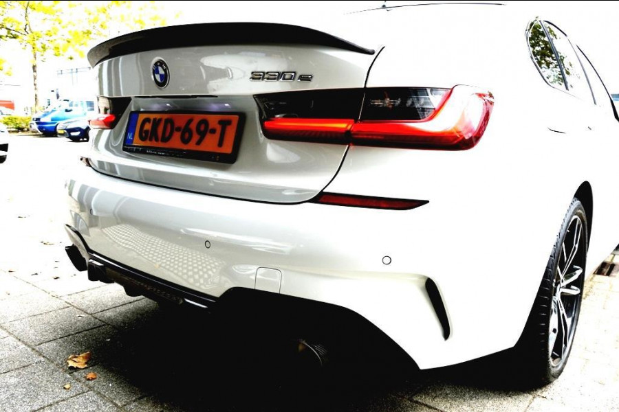 BMW 3-serie 330e High Executive M Performance CARBON/LASER