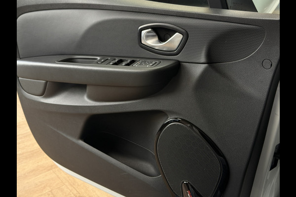 Renault Clio 1.2 TCe 120pk AUT Intens | Navi | Led | Camera | PDC V+A | 16" | Stoelverwarming | 100% Dealer onderhouden!