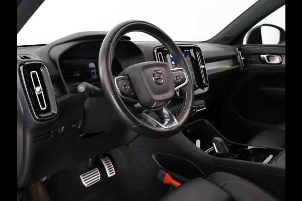 Volvo XC40 P8 AWD R-DESIGN ACCU SOH 93% GARANTIE 11-2030* BEREIK 462 KM WLTP. NL AUTO. BIJNA 2021.PARKEERSENSOREN V+A . 360 CAMERA V+A . APPLE CARPLAY & ADNROID AUTO . STOEL -EN STUURVERWARMING