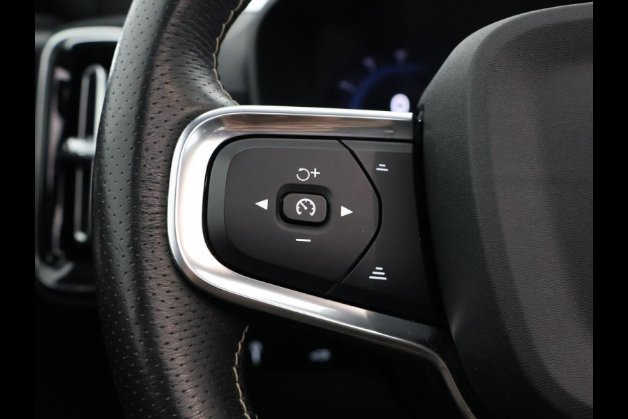 Volvo XC40 P8 AWD R-DESIGN ACCU SOH 93% GARANTIE 11-2030* BEREIK 462 KM WLTP. NL AUTO. BIJNA 2021.PARKEERSENSOREN V+A . 360 CAMERA V+A . APPLE CARPLAY & ADNROID AUTO . STOEL -EN STUURVERWARMING