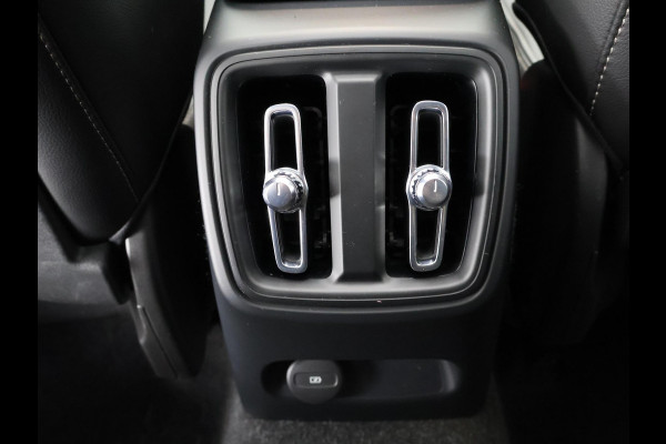 Volvo XC40 P8 AWD R-DESIGN ACCU SOH 93% GARANTIE 11-2030* BEREIK 462 KM WLTP. NL AUTO. BIJNA 2021.PARKEERSENSOREN V+A . 360 CAMERA V+A . APPLE CARPLAY & ADNROID AUTO . STOEL -EN STUURVERWARMING