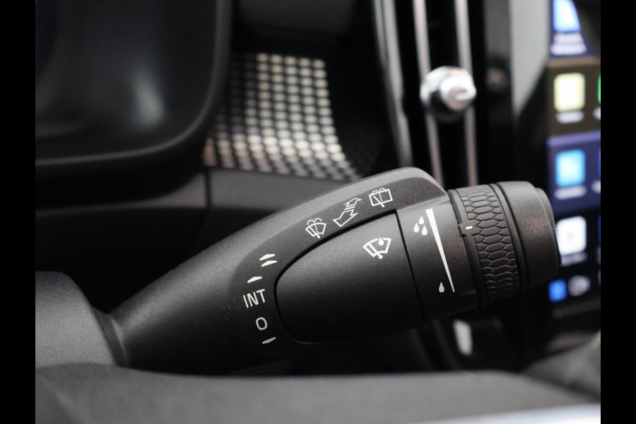 Volvo XC40 P8 AWD R-DESIGN ACCU SOH 93% GARANTIE 11-2030* BEREIK 462 KM WLTP. NL AUTO. BIJNA 2021.PARKEERSENSOREN V+A . 360 CAMERA V+A . APPLE CARPLAY & ADNROID AUTO . STOEL -EN STUURVERWARMING