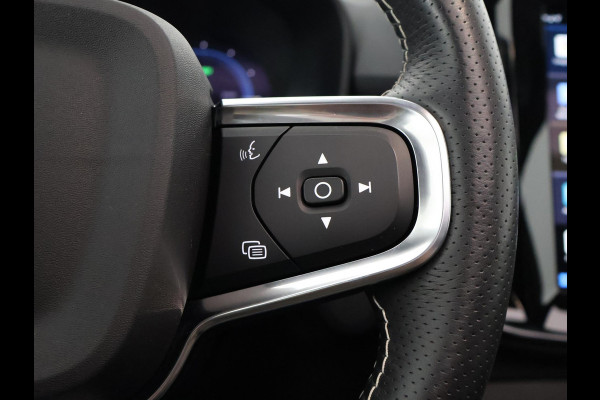 Volvo XC40 P8 AWD R-DESIGN ACCU SOH 93% GARANTIE 11-2030* BEREIK 462 KM WLTP. NL AUTO. BIJNA 2021.PARKEERSENSOREN V+A . 360 CAMERA V+A . APPLE CARPLAY & ADNROID AUTO . STOEL -EN STUURVERWARMING