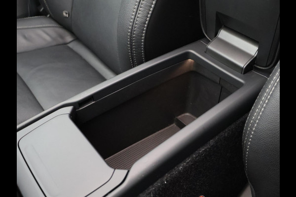 Volvo XC40 P8 AWD R-DESIGN ACCU SOH 93% GARANTIE 11-2030* BEREIK 462 KM WLTP. NL AUTO. BIJNA 2021.PARKEERSENSOREN V+A . 360 CAMERA V+A . APPLE CARPLAY & ADNROID AUTO . STOEL -EN STUURVERWARMING