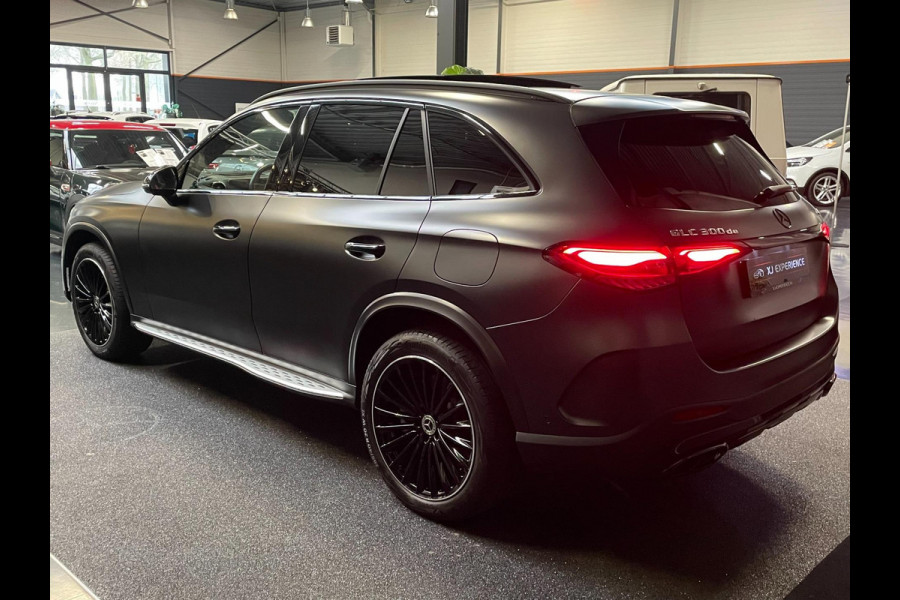 Mercedes-Benz GLC 300de 4MATIC AMG Line PANODAK HUD