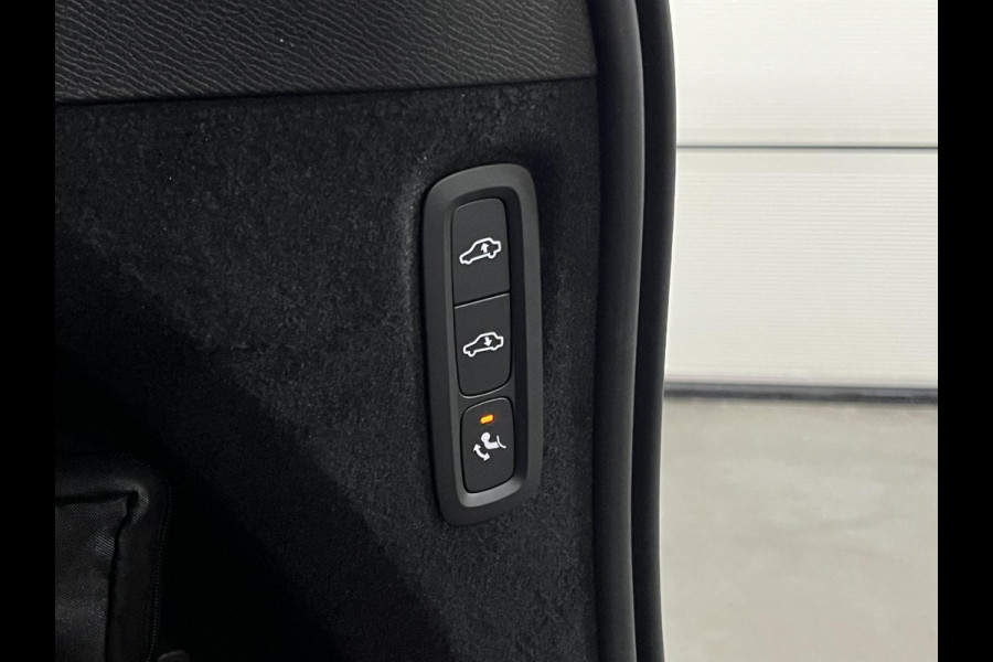Volvo XC90 2.0 T8 Plug-in hybrid AWD Ultra Dark Luchtvering | Massage | Bowers & Wilkins | Trekhaak | Adapt. Cruise | Stoelventilatie | 22" wielen | 360 camera | Head-up