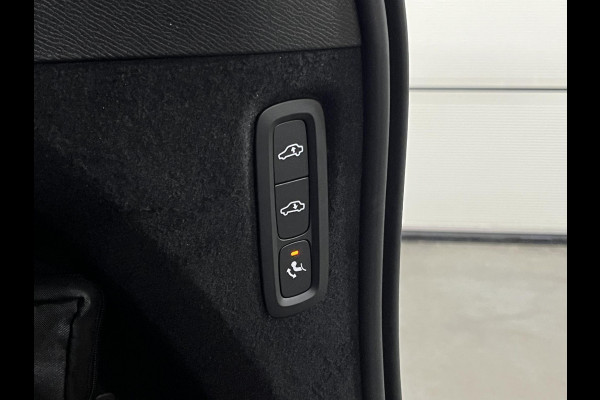 Volvo XC90 2.0 T8 Plug-in hybrid AWD Ultra Dark Luchtvering | Massage | Bowers & Wilkins | Trekhaak | Adapt. Cruise | Stoelventilatie | 22" wielen | 360 camera | Head-up