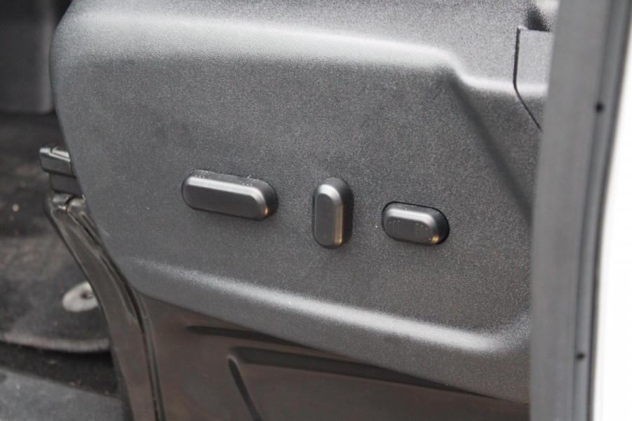 Ford Transit Custom 320 2.0 TDCI L2H1 Limited DC | Trekhaak | Stoelverwarming | Navigatie | Camera | Cruise Control Adaptive |