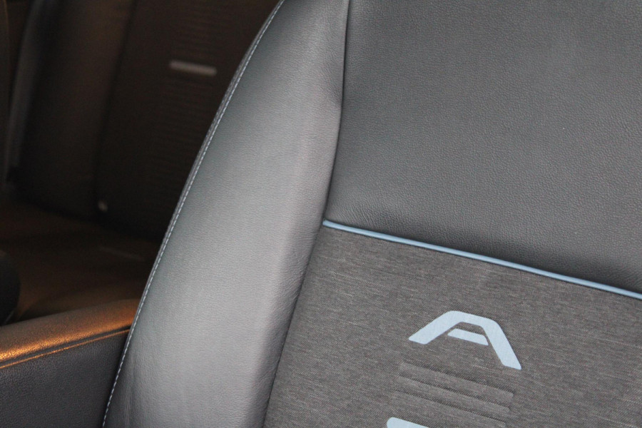 Ford Transit Custom 320 2.0 TDCI L2H1 Limited DC | Trekhaak | Stoelverwarming | Navigatie | Camera | Cruise Control Adaptive |