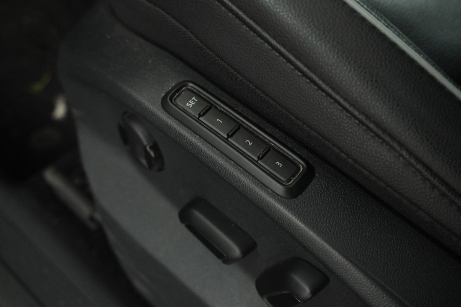 Volkswagen Tiguan 1.5 TSI Elegance Automaat, Volleder, Digital Dash