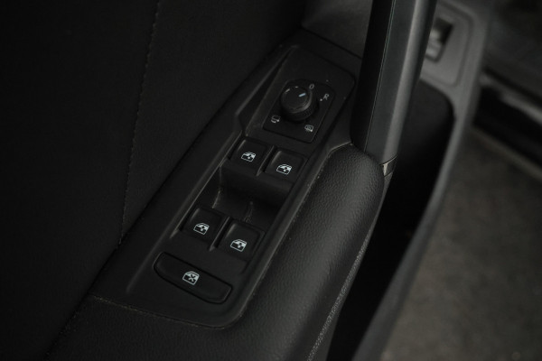 Volkswagen Tiguan 1.5 TSI Elegance Automaat, Volleder, Digital Dash