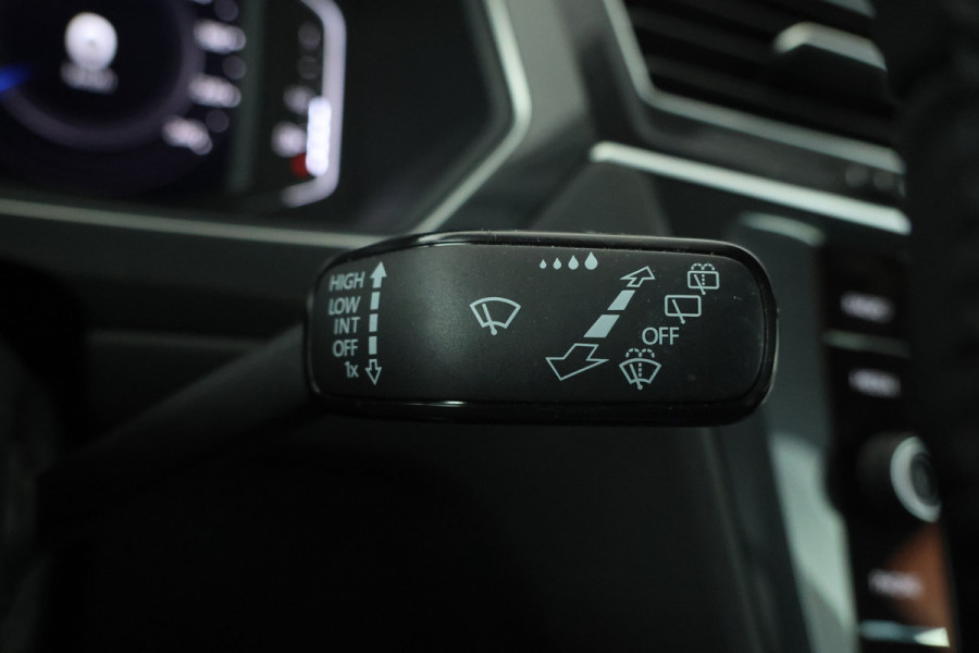 Volkswagen Tiguan 1.5 TSI Elegance Automaat, Volleder, Digital Dash