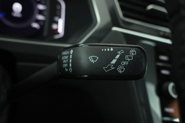Volkswagen Tiguan 1.5 TSI Elegance Automaat, Volleder, Digital Dash