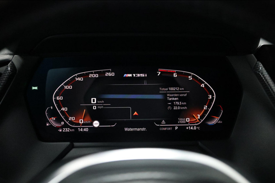 BMW 1-serie M135i xDrive 306+PK M-PERFORMANCE/LED/VIRTUAL/SFEER/PANO/LEER+S.VERWARMING/CAM/LMV/ACC/ECC/12 MND GARANTIE!