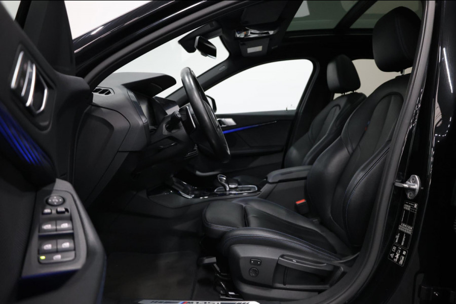BMW 1-serie M135i xDrive 306+PK M-PERFORMANCE/LED/VIRTUAL/SFEER/PANO/LEER+S.VERWARMING/CAM/LMV/ACC/ECC/12 MND GARANTIE!