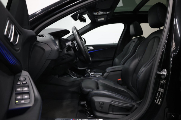 BMW 1-serie M135i xDrive 306+PK M-PERFORMANCE/LED/VIRTUAL/SFEER/PANO/LEER+S.VERWARMING/CAM/LMV/ACC/ECC/12 MND GARANTIE!