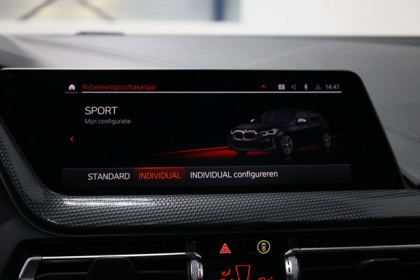BMW 1-serie M135i xDrive 306+PK M-PERFORMANCE/LED/VIRTUAL/SFEER/PANO/LEER+S.VERWARMING/CAM/LMV/ACC/ECC/12 MND GARANTIE!