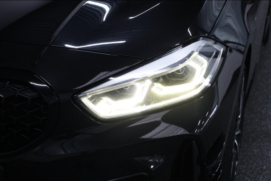 BMW 1-serie M135i xDrive 306+PK M-PERFORMANCE/LED/VIRTUAL/SFEER/PANO/LEER+S.VERWARMING/CAM/LMV/ACC/ECC/12 MND GARANTIE!