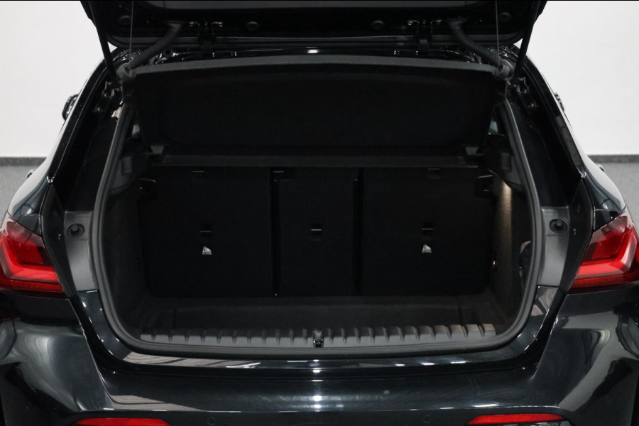 BMW 1-serie M135i xDrive 306+PK M-PERFORMANCE/LED/VIRTUAL/SFEER/PANO/LEER+S.VERWARMING/CAM/LMV/ACC/ECC/12 MND GARANTIE!