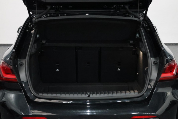 BMW 1-serie M135i xDrive 306+PK M-PERFORMANCE/LED/VIRTUAL/SFEER/PANO/LEER+S.VERWARMING/CAM/LMV/ACC/ECC/12 MND GARANTIE!