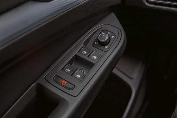 Volkswagen Golf Volkswagen Golf 8.5 1.5 eTSI 150pk Goal Edition Trekhaak|Stoelverw.|Navi|Cruise|Carplay