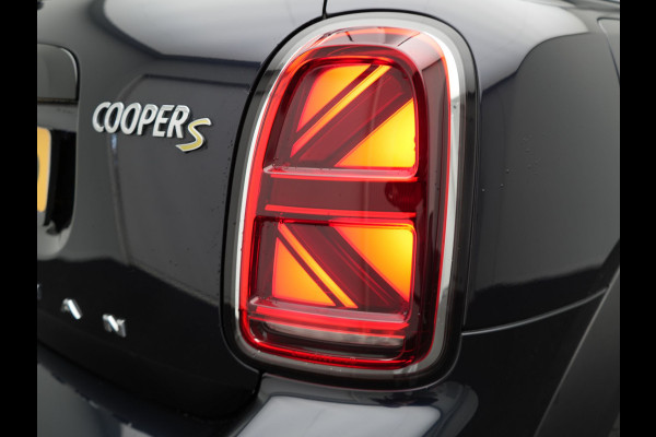 MINI Countryman 1.5 Cooper S E ALL4 MINI Yours Plug In Hybrid 220pk Dealer O.H PHEV | Panodak | Adaptive Cruise | Head Up | Lederen Sportstoelen Verwarmd | 19"L.M | Camera | Sfeerverlichting | Keyless | Apple Carplay |