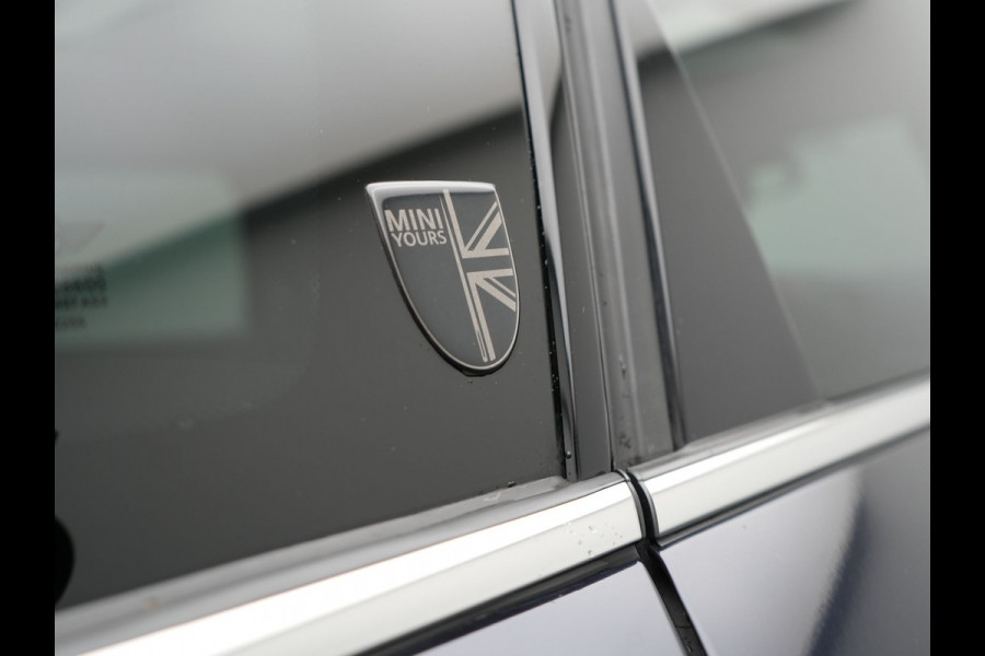 MINI Countryman 1.5 Cooper S E ALL4 MINI Yours Plug In Hybrid 220pk Dealer O.H PHEV | Panodak | Adaptive Cruise | Head Up | Lederen Sportstoelen Verwarmd | 19"L.M | Camera | Sfeerverlichting | Keyless | Apple Carplay |