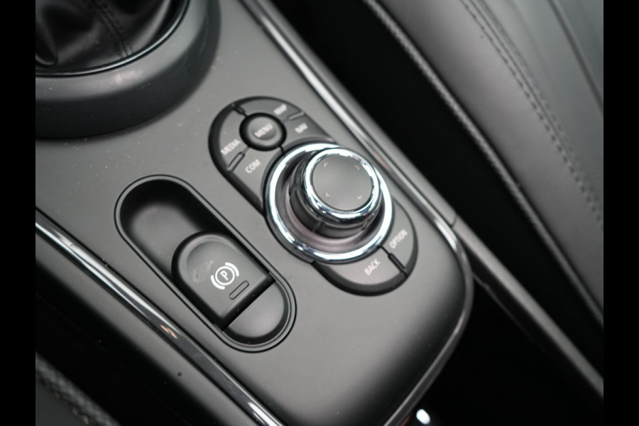 MINI Countryman 1.5 Cooper S E ALL4 MINI Yours Plug In Hybrid 220pk Dealer O.H PHEV | Panodak | Adaptive Cruise | Head Up | Lederen Sportstoelen Verwarmd | 19"L.M | Camera | Sfeerverlichting | Keyless | Apple Carplay |