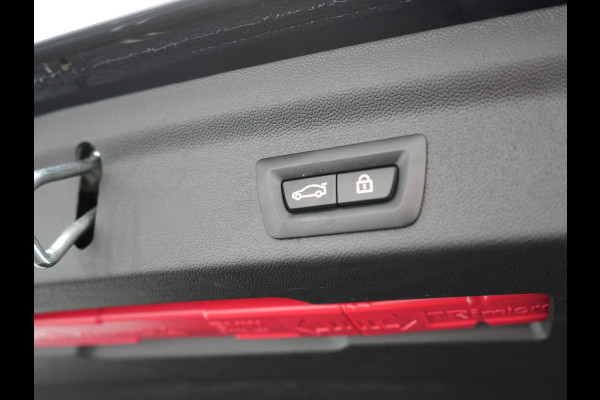 MINI Countryman 1.5 Cooper S E ALL4 MINI Yours Plug In Hybrid 220pk Dealer O.H PHEV | Panodak | Adaptive Cruise | Head Up | Lederen Sportstoelen Verwarmd | 19"L.M | Camera | Sfeerverlichting | Keyless | Apple Carplay |