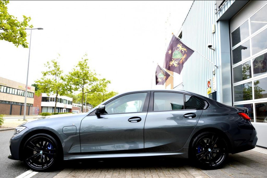 BMW 3-serie 330e High Executive AUT 292PK LED/LEER/NAV/LMV19