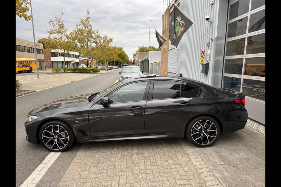 BMW 5 Serie 530e High Executive M-Sport 360º CAM/LEER/PANO