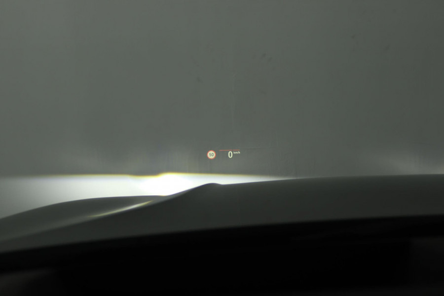 BMW 3-serie 330i Executive Edition (ACHTERUITRIJCAMERA, NAVIGATIE, HEAD-UP DISPLAY, PARKEERSENSOREN, DEALER ONDERHOUDEN)