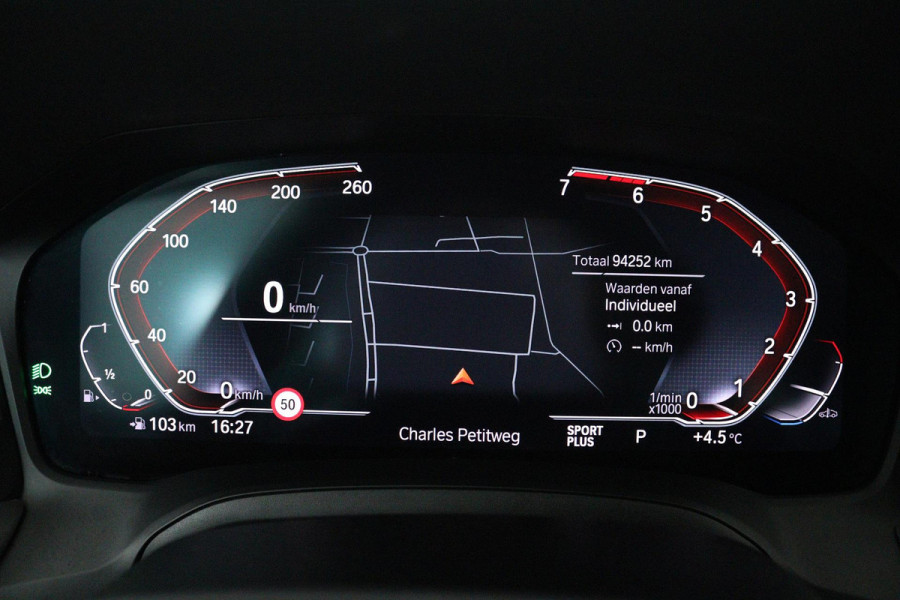 BMW 3-serie 330i Executive Edition (ACHTERUITRIJCAMERA, NAVIGATIE, HEAD-UP DISPLAY, PARKEERSENSOREN, DEALER ONDERHOUDEN)