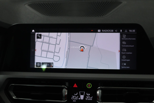 BMW 3-serie 330i Executive Edition (ACHTERUITRIJCAMERA, NAVIGATIE, HEAD-UP DISPLAY, PARKEERSENSOREN, DEALER ONDERHOUDEN)