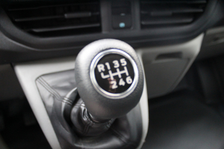 Ford Transit Custom 320 2.0-136 pk TDCI L1H1 Trend. Fabrieksgarantie t/m 23-06-2028 ! Adaptieve Cruise Control, Side- en lane assist, Navigatie, Camera, PDC V+A, LED verlichting, laadruimte bekleed etc.