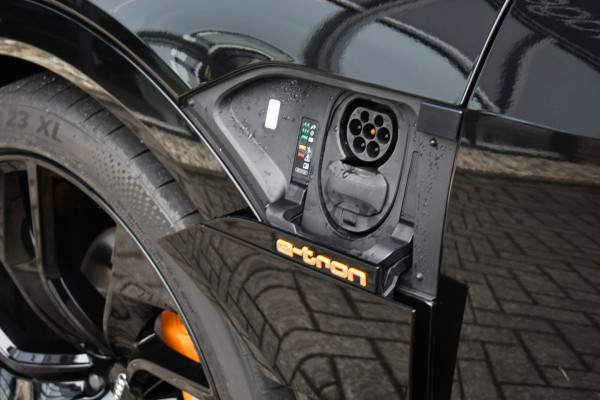 Audi e-tron 55 quattro S-Edition Pano ACC HUD B&O 23inch Softclose