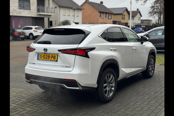 Lexus NX 300h AWD Luxury Line | Facelift, Panoramadak, Leer, Stoelverwarming, Groot scherm, Navigatie, Adaptive cruise control, 18 inch