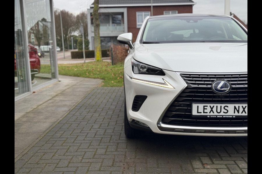Lexus NX 300h AWD Luxury Line | Facelift, Panoramadak, Leer, Stoelverwarming, Groot scherm, Navigatie, Adaptive cruise control, 18 inch