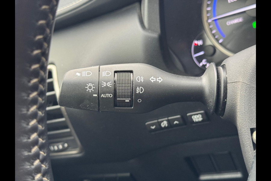 Lexus NX 300h AWD Luxury Line | Facelift, Panoramadak, Leer, Stoelverwarming, Groot scherm, Navigatie, Adaptive cruise control, 18 inch