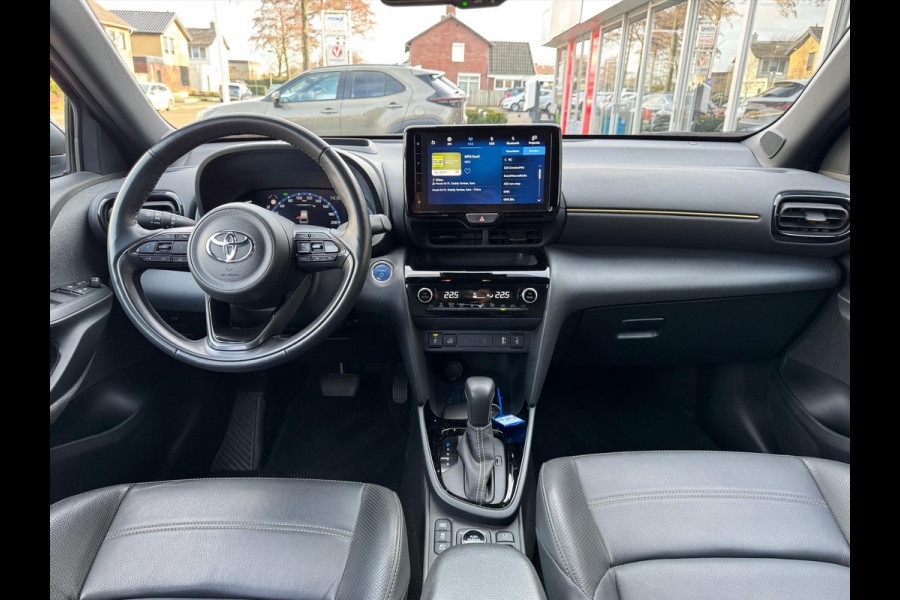 Toyota Yaris Cross 1.5 Hybrid Adventure AWD | Head up display, Elektrische achterklep, Leer, Stoel + Stuurverwarming, Smart connect, December 2021,